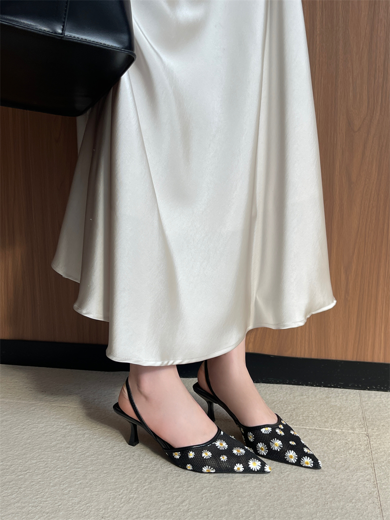 2026 New Fashion High Heel Embroidered Pointed Toe Sandals for Women - Image 2