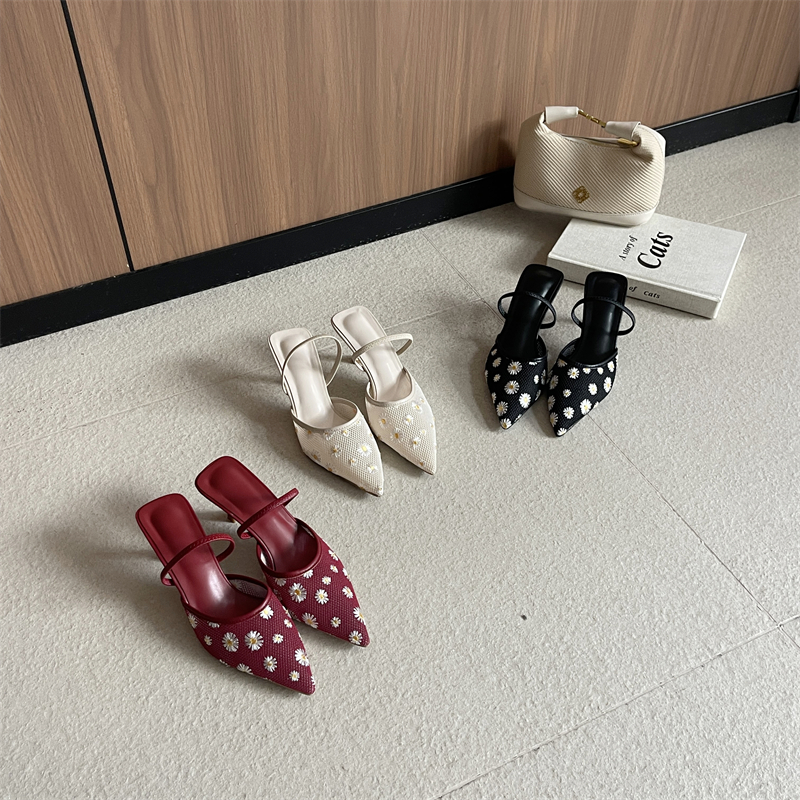 2026 New Fashion High Heel Embroidered Pointed Toe Sandals for Women - Image 5
