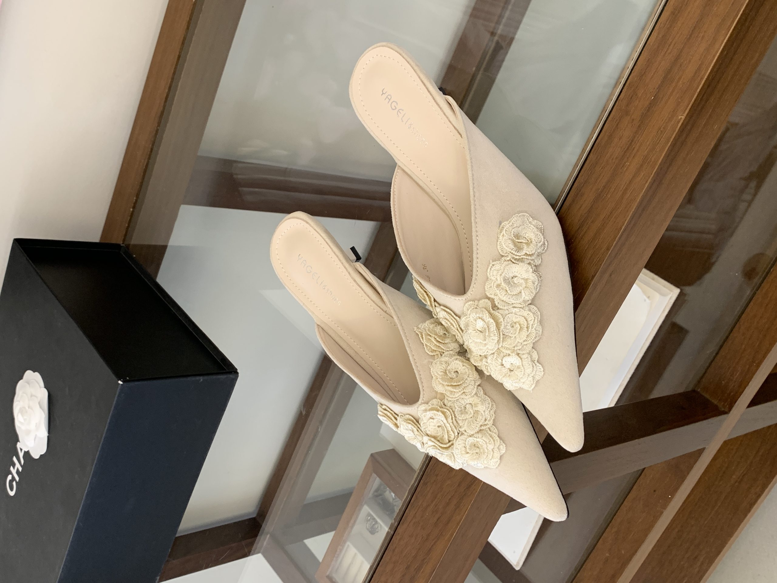Fairy Style Flower Pointed Toe High Heel Slippers for Women 2026 New Silk Thin Heel Closed Toe Celebrity Half Slippers - Image 4