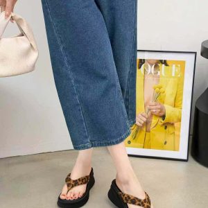 2026 New Korean Style Thick Soled Slippers for Women Summer Outdoor Wedge Beach Toe Separator Flip Flops