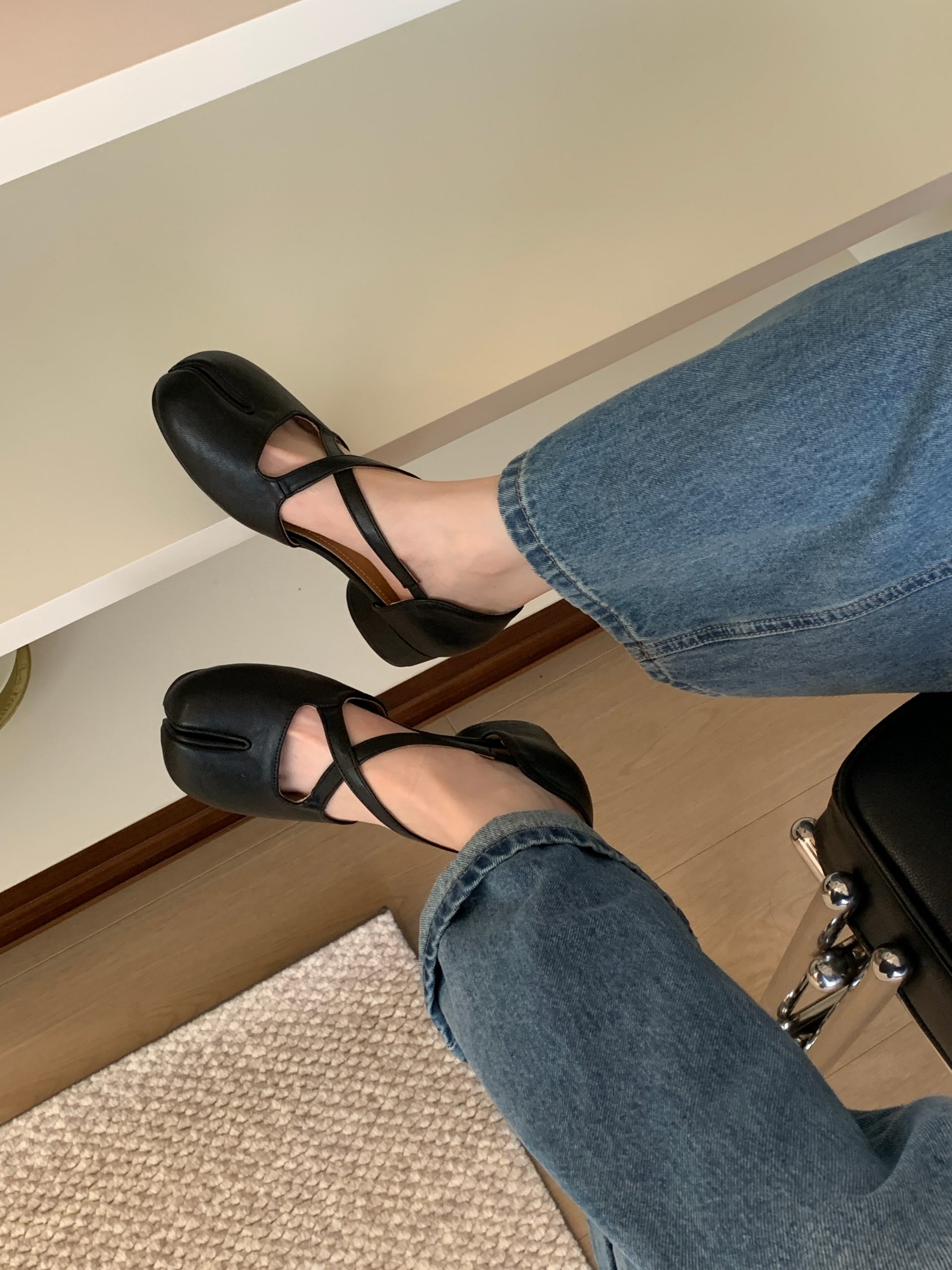 2026 New Chunky Heel 3cm Split Toe Cross Strap Women's Shoes Stock 35-40 - Image 2